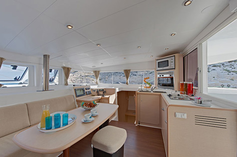 Lagoon 400 interior