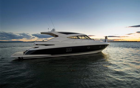 Riviera 5800 Sport Yacht