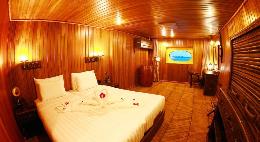 Vintage Luxury Yacht Hotel Room