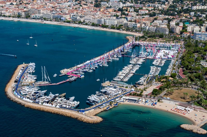The world brokerage toys & sailboats