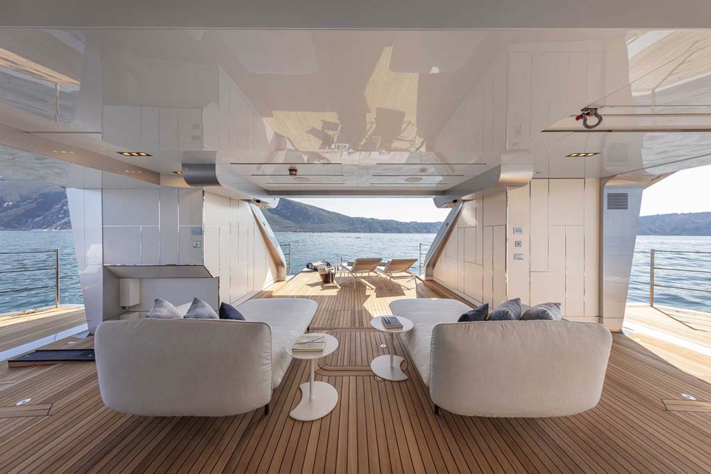 Pershing 140 yacht