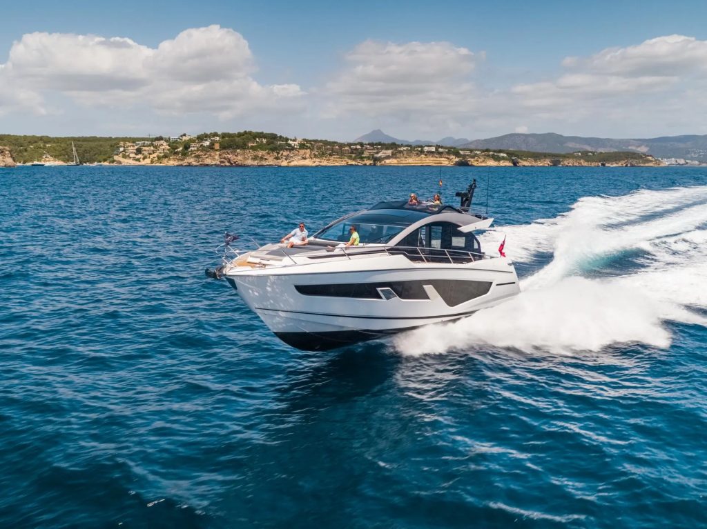 Sunseeker-65-Sport-Yacht-Exterior